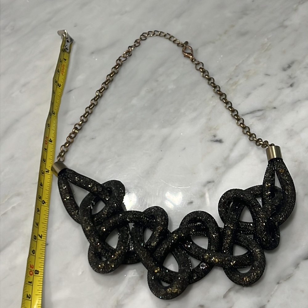 🖤 Beautiful Bib Necklace - Picture 4 of 4